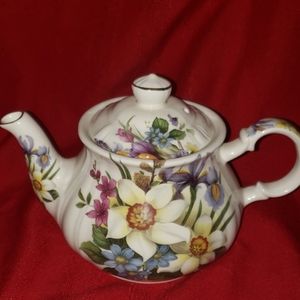 SADLER BONE CHINA TEA POT FROM ENGLAND